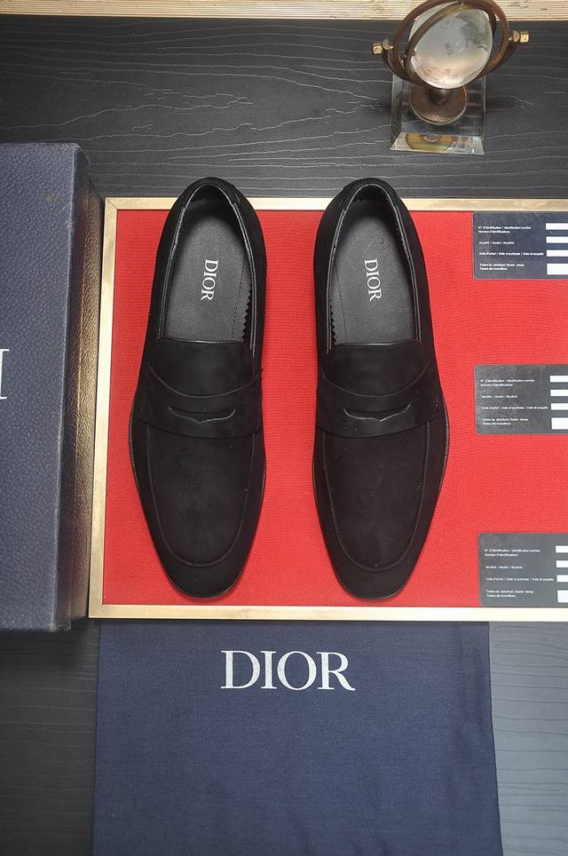 出厂价 Dior 水染牛皮内里 迪奥原版1:1高品质出厂，进口原版料，进口版原牛皮，水染牛皮内里，原版tpu大底，码数:38-44